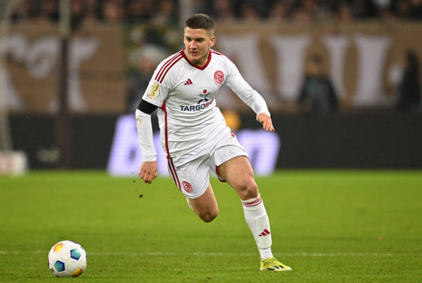 一举一动都 一举一动都