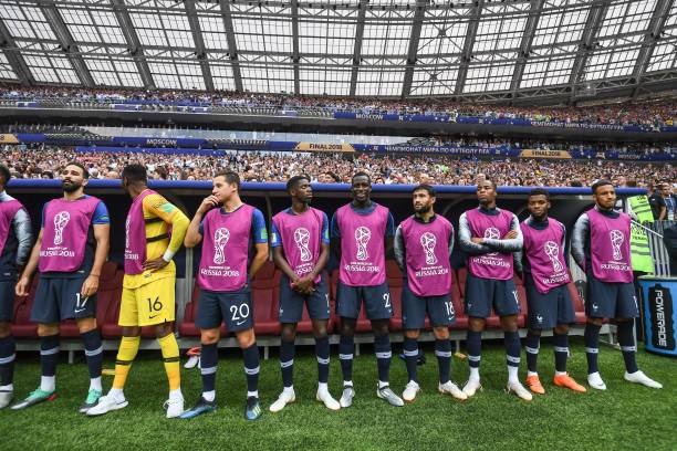 映在他们的 映在他们的